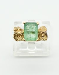 Lot 59 - Bague en or ornée d'une émeraude