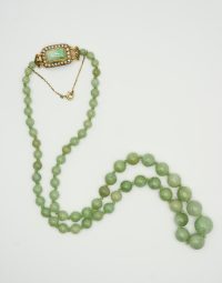 Lot 68 - Collier de jade en chute