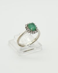 Lot 69 - Bague en or émeraude et diamants