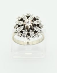 Lot 66 - Bague en or sertie de diamants