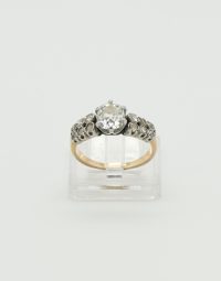 Lot 70 - Bague en or sertie de diamants