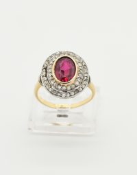 Lot 73 - Bague or et platine ornée d'un rubis de synthèse et diamants