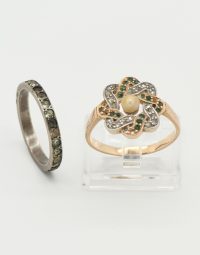 Lot 08 - Bagues en or ornées de pierres