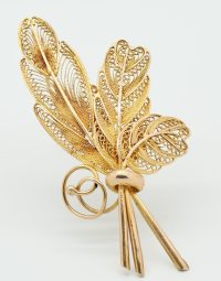 Lot 20 - Broche feuilles en or