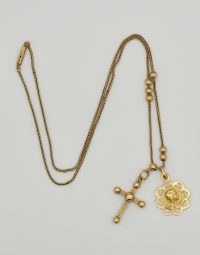 Lot 37 - Chaine, croix et médaille en or