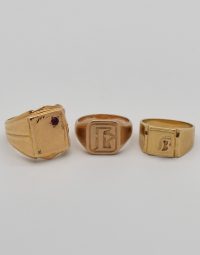 Lot 61 - Trois chevalières en or