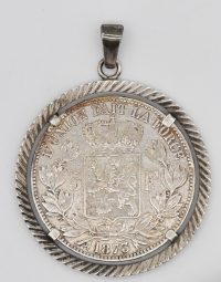 Lot 73 - Pendentif pièce en argent