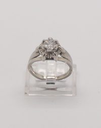 Lot 82 - Bague solitaire or gris et platine