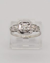 Lot 83 - Bague en or style art-déco