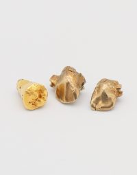 Lot 49 - Morceaux de dents en or avec composition