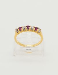 Lot 50 - Bague en or ornée de pierres