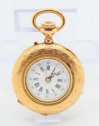 Lot 52 - Montre de col en or