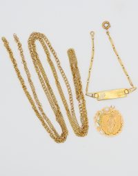 Lot 54 - Partie de chaine, médaille et gourmette (en l'état) en or