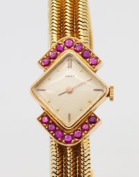 Lot 24 - ROLEX - Montre bracelet de dame en or orné de saphirs