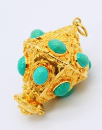 Lot 28 - Pendentif lanterne en or orné de turquoises