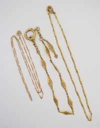 Lot 34 - Chaine anciennes en or
