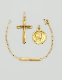 Lot 65 - Trois bijoux en or