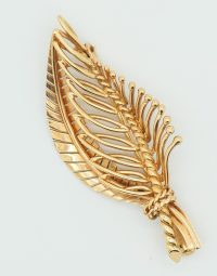 Lot 04 - Broche feuille en or