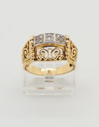 Lot 08 - Bague or et platine ornée de roses
