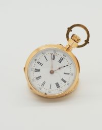 Lot 11 - Montre de col en or