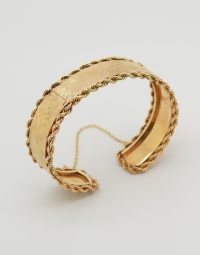Lot 14 - Bracelet rigide en or