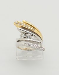 Lot 22 - Bague en or sertie de diamants et brillants