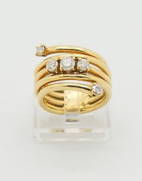 Lot 25 - Bague en or ornée de diamants