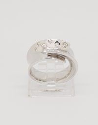 Lot 26 - Bague en or ornée de diamants