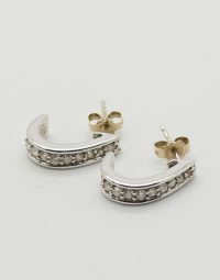 Lot 33 - Boucle d'oreilles créoles en or serties de brillants