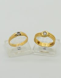 Lot 09 - Bagues en or ornées de pierres