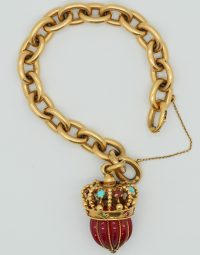 Lot 15 - Bracelet en or jaune avec pendeloque