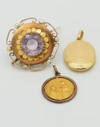 Lot 39 - Bijoux anciens or et métal doré