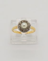Lot 40 - Bague en or ornée d'une perle