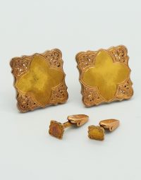 Lot 56 - Boutons en or
