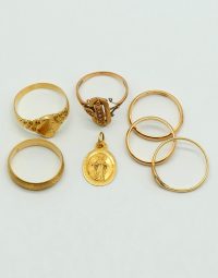 Lot 62 - Bagues et pendentif en or