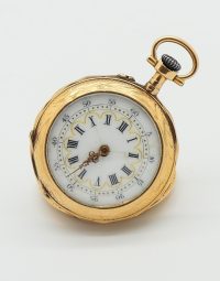 Lot 68 - Montre de col en or