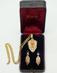Lot 69 - Parure en or
