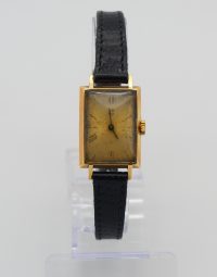 Lot 11 - LIP. Montre en or