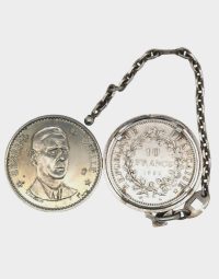 Lot 20 - Porte-clef pièce en argent et médaille