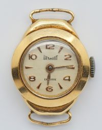 Lot 58 - DERMONT. Boitier montre en or