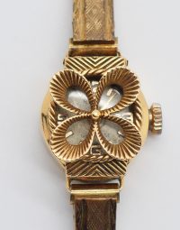 Lot 59 - RENO. Montre de dame en or