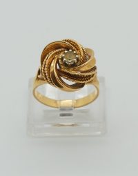 Lot 30 - Bague tourbillon en or