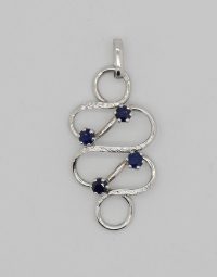 Lot 35 - Pendentif en or orné de saphirs