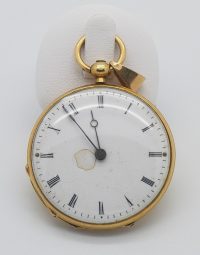 Lot 76 - Montre de col en or