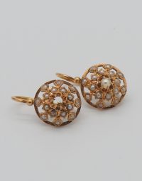Lot 80 - Boucles d'oreilles en or ornées de perles